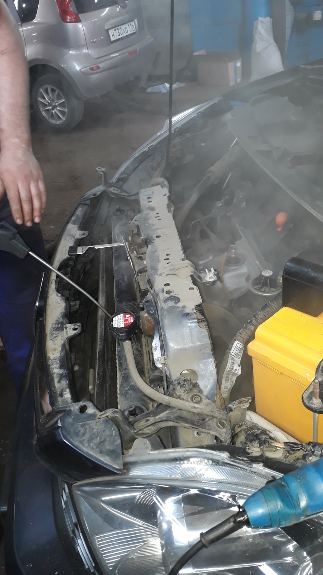 Надпись о дырке, жиже и продувке. — Honda CR-V (RE), 2 л, 2011 года ...