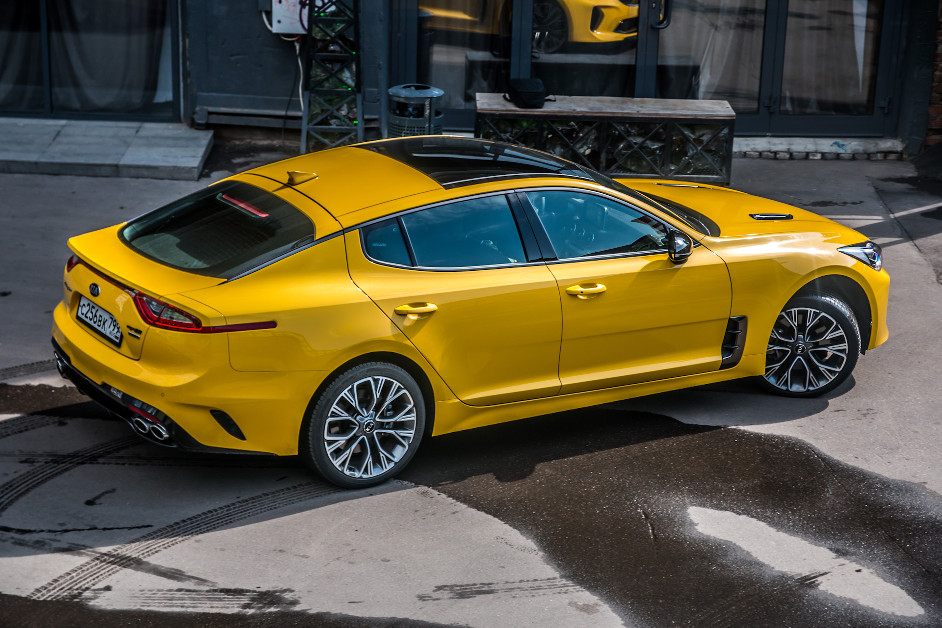 Yellow 5. Киа Стингер желтая. Киа Стингер 2021 желтая. Kia Stinger 2021 желтый. Kia k5 Stinger.