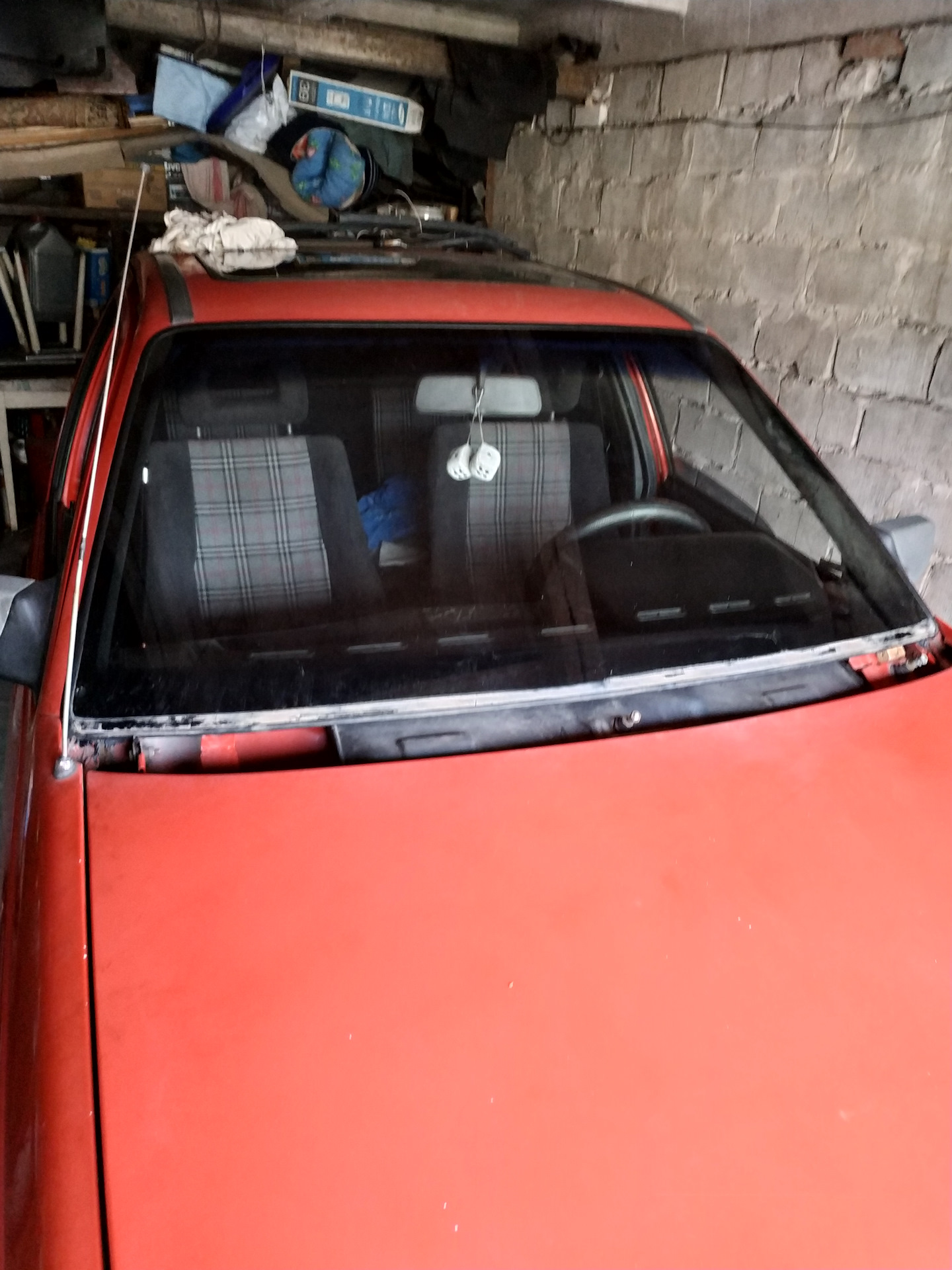 Сабли лобового стекла опель вектра б. Opel kadett крышка багажника. Опель кадет стекло. Стекло фары opel kadett. Стекло боковое w116.
