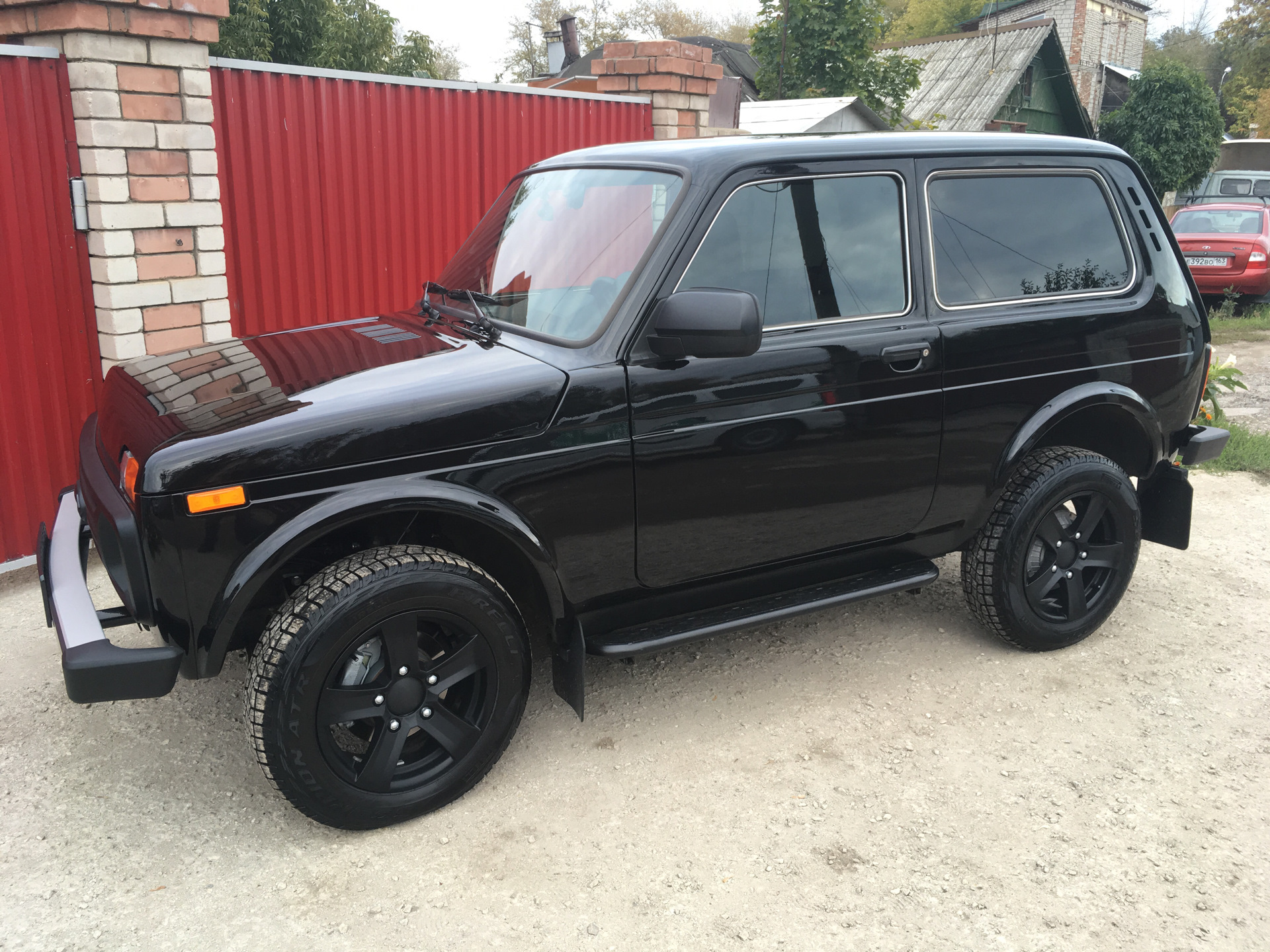 Black 4 4 1. Niva Black Edition. Нива Блэк эдишн драйв. Лада 4x4 5d Black Edition. Нива Блэк эдишн дверь.