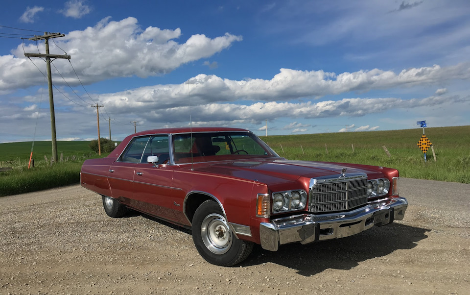 Chrysler Newport and girls