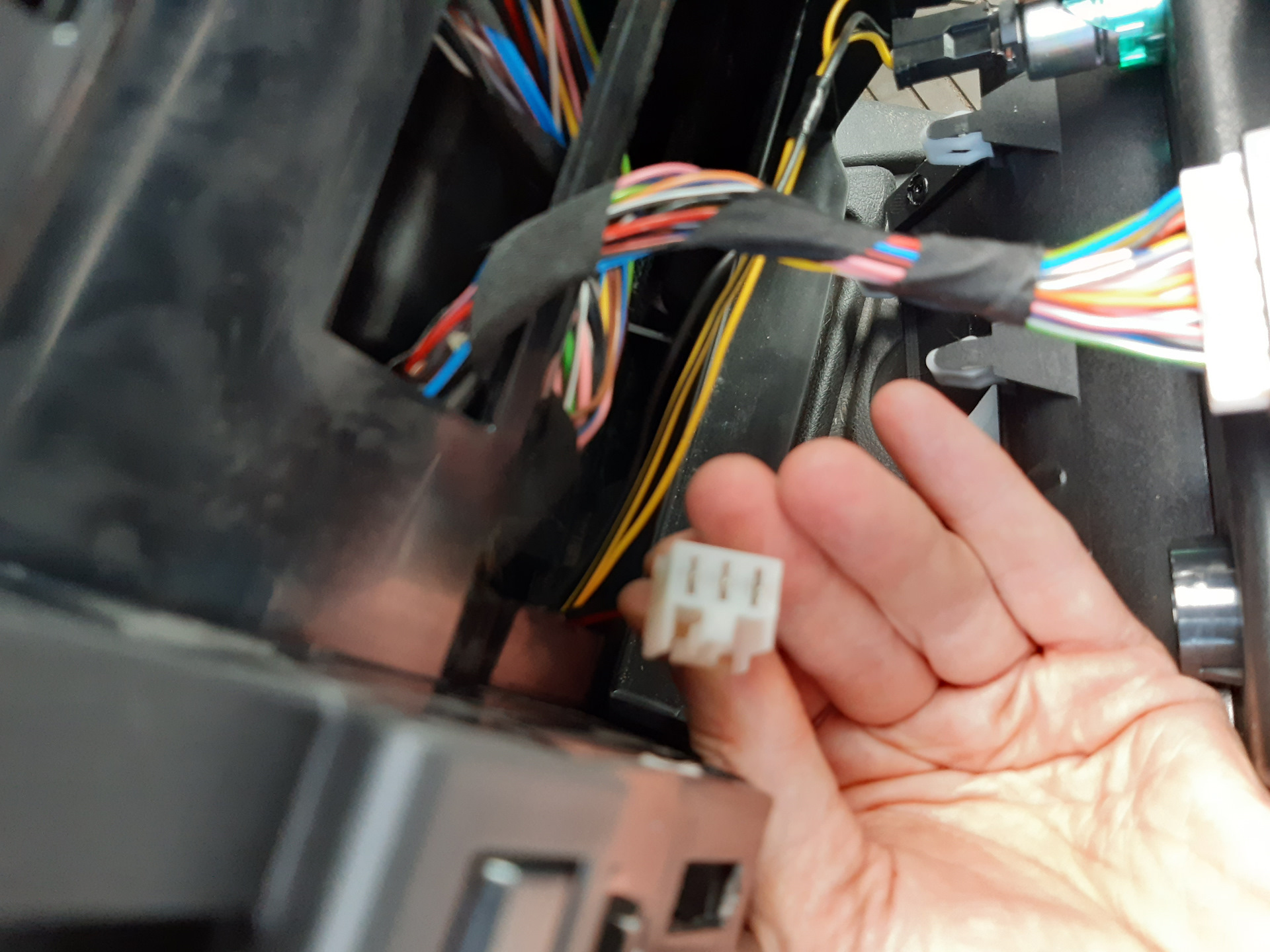 Установка прикуривателя — УАЗ Профи, 2,6 л, 2019 года | тюнинг | DRIVE2