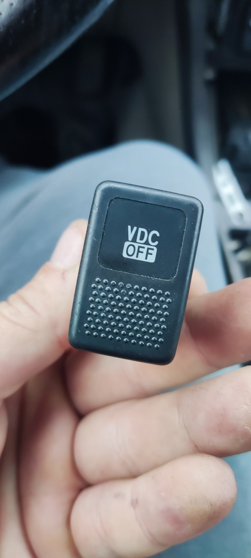 Кнопка VDC в салоне автомобиля. — Subaru Outback (BH), 3 л., 2001 года ...