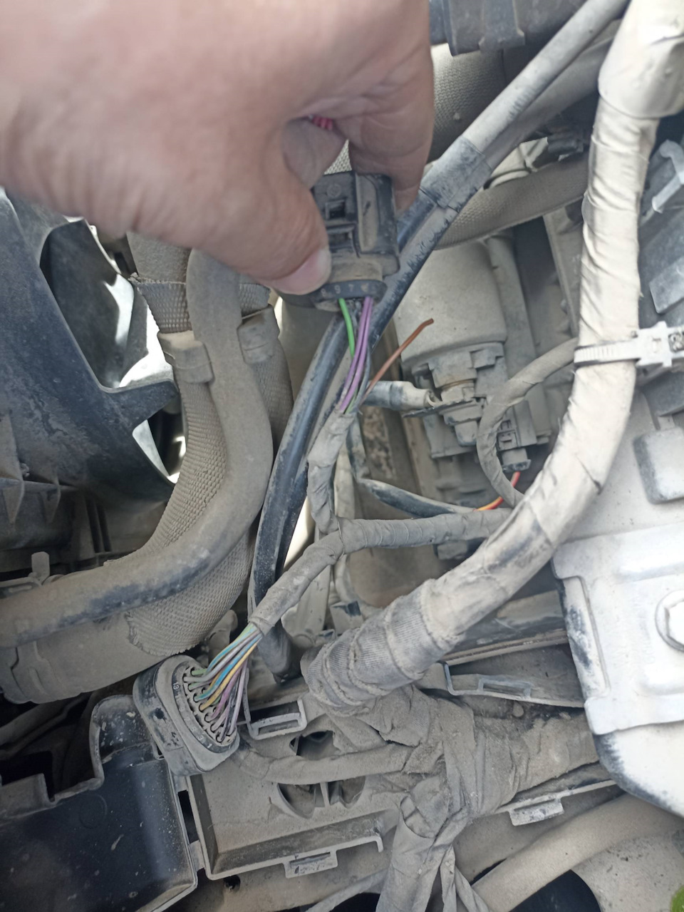 Дурацкие провода у ВАГа — Volkswagen Polo Sedan, 1,6 л, 2015 года ...