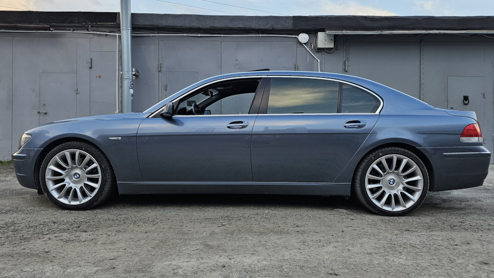 BMW 7 series 750LI' MICHIGANBLAU🔵
