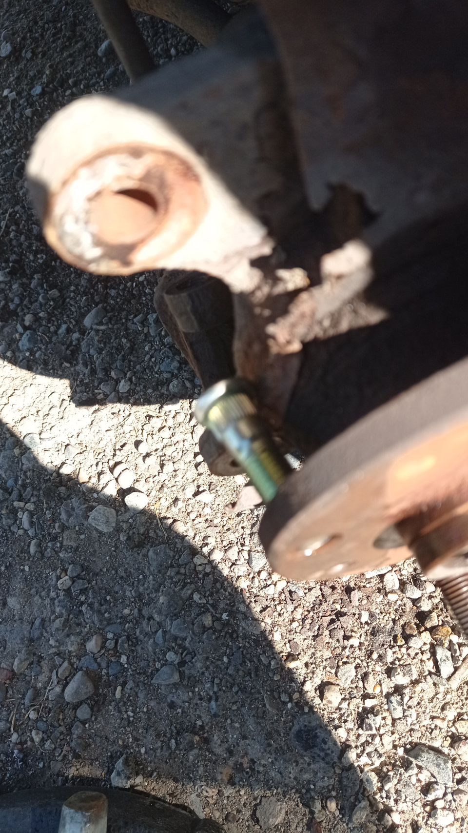 Замена сломанной шпильки колеса — KIA Rio (1G), 1,5 л, 2004 года ...