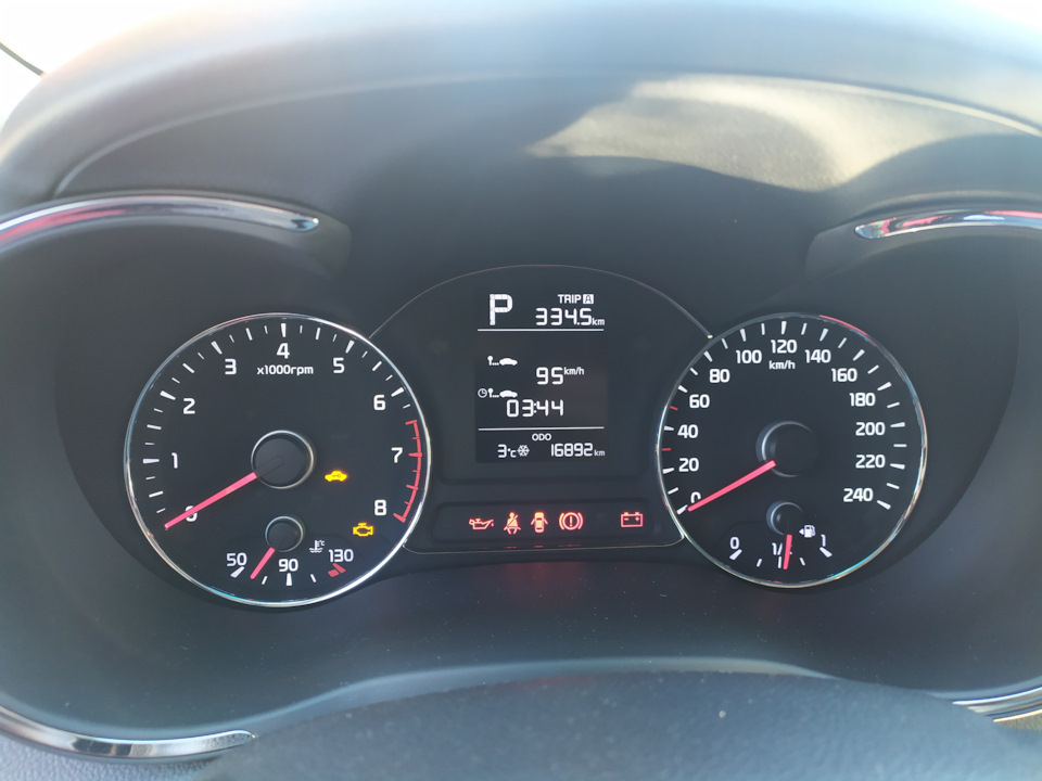 Трасса была пустой, ехали 110-120 км/ч не более, почти всю дорогу на круизе, средняя скорость получилась 95 км/ч. Я ехал первый, не могу однозначно сказать влияет ли это на расход. — KIA Cerato (3G)