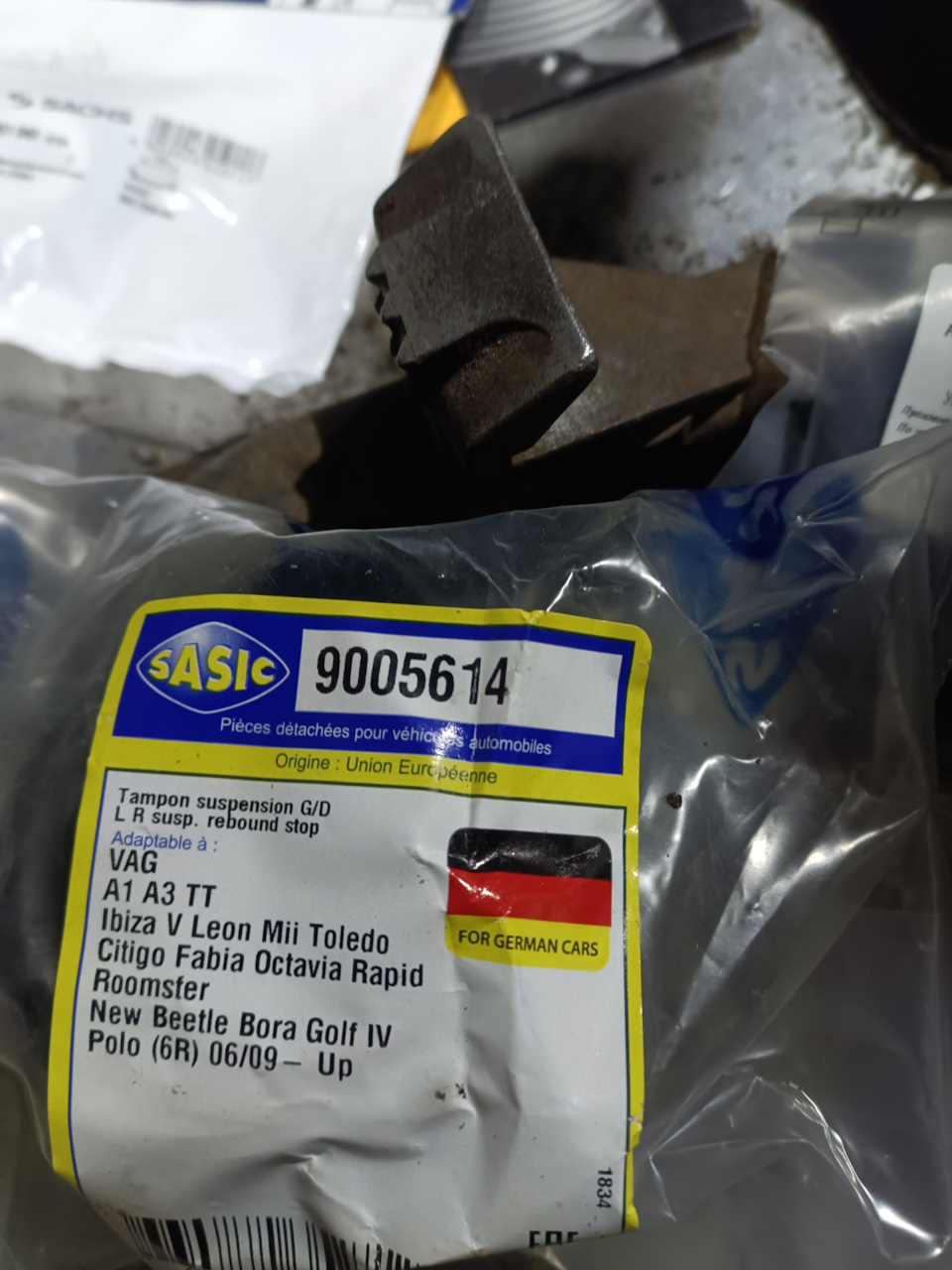 Опоры. — Skoda Octavia Combi A4 Mk1. Запчасти на фото: 9005614