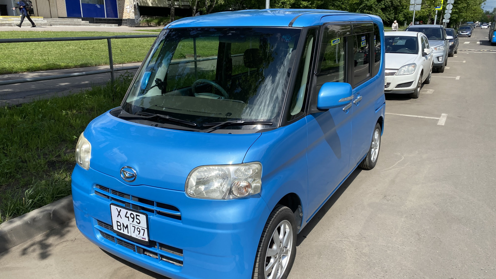 Машина Daihatsu tanto