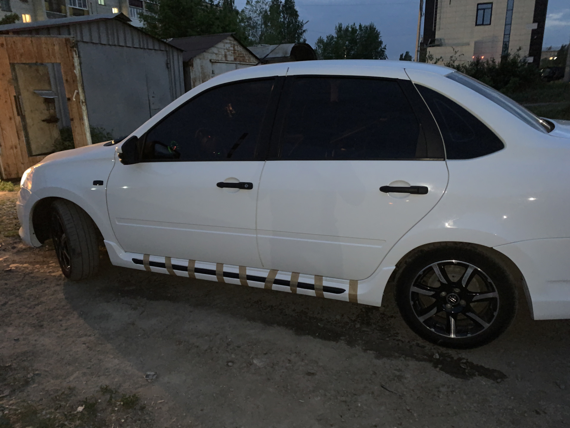 Пороги — Lada Гранта Drive Active, 1,6 л, 2017 года | стайлинг | DRIVE2