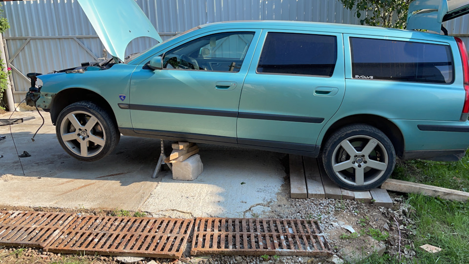 Фото в бортжурнале Volvo V70 R (2G)