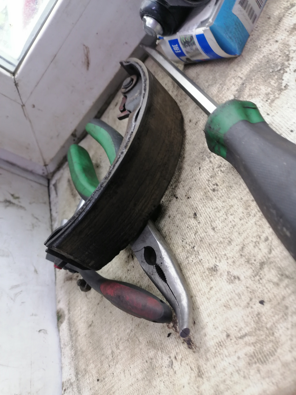 Убрал Дребезг и стук колодки в суппорте Москвича — ИЖ 21251, 1,6 л ...