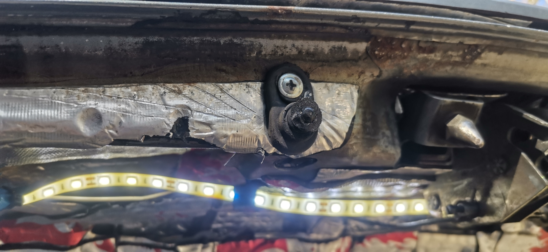 Доработка стоп-сигнала и подсветки багажника — Lada 21124, 1,6 л, 2007 ...