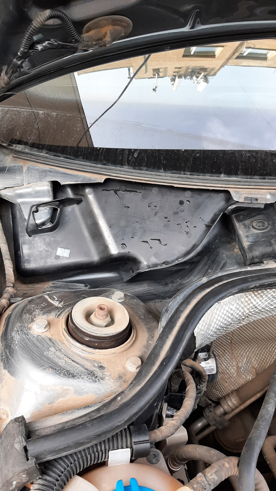 Замена дополнительного фильтра под капотом jetta 6. НЕ РЕКОМЕНДУЮ ...