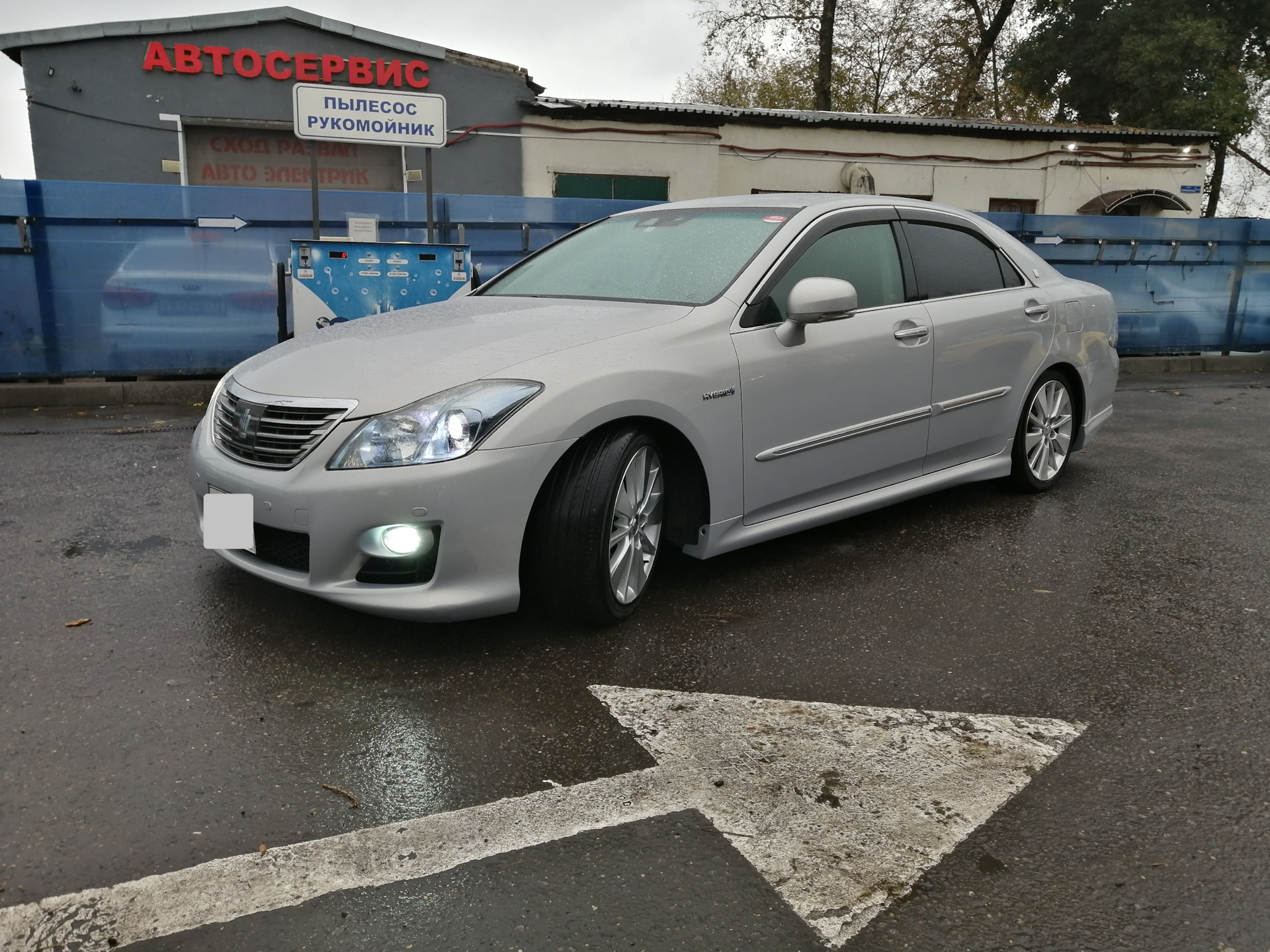 Toyota Crown Hybrid 2008