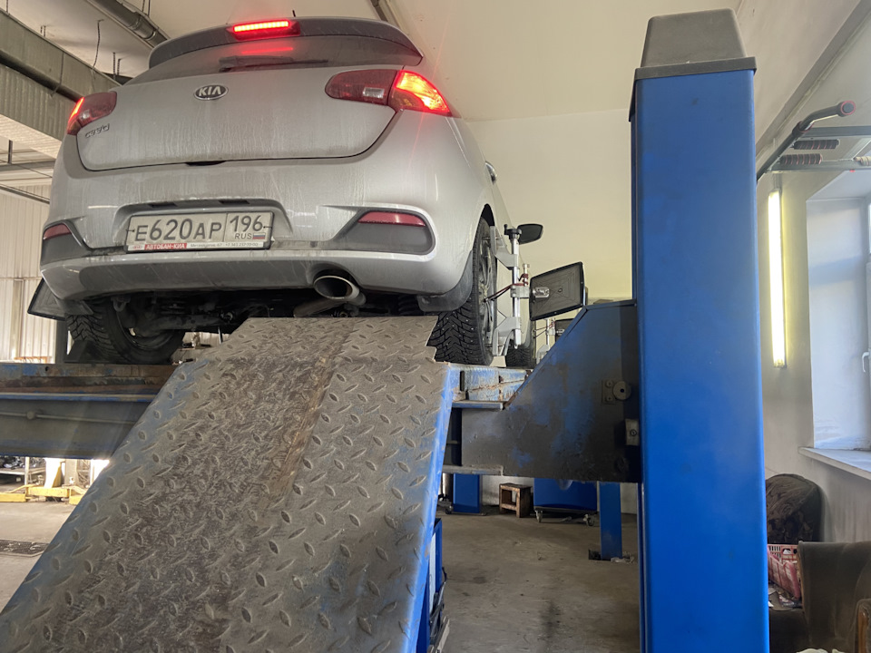 Шиномонтаж + регулировка УУК — KIA Ceed (2G), 1,6 л, 2015 года | шины ...