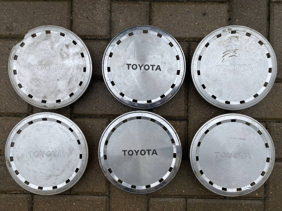 Нашлись ориг колпаки на штампы и оригинал целая полка — Toyota Camry ...