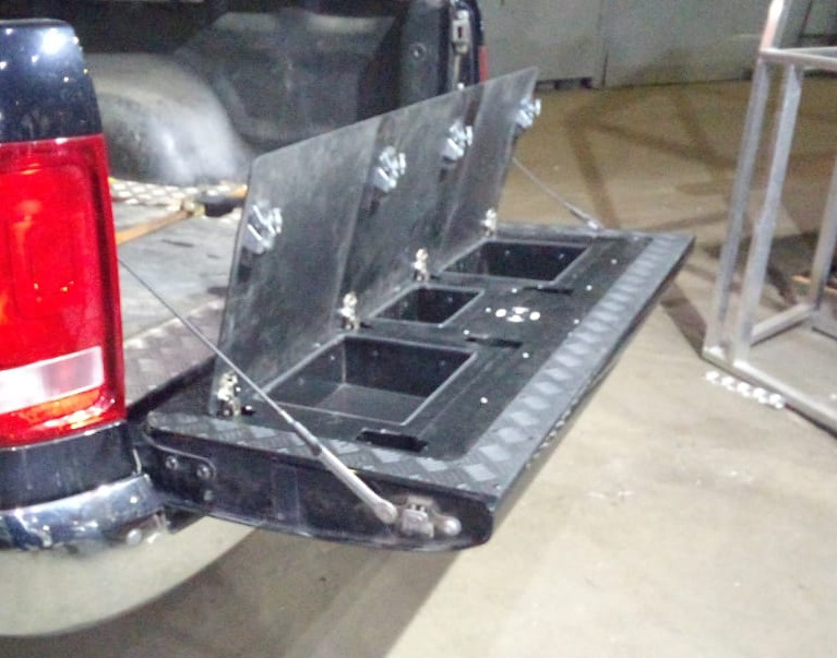 Ящик в задний борт Amarok. 04 - Volkswagen Amarok, 2,4 л, 2012 года аксессуары D