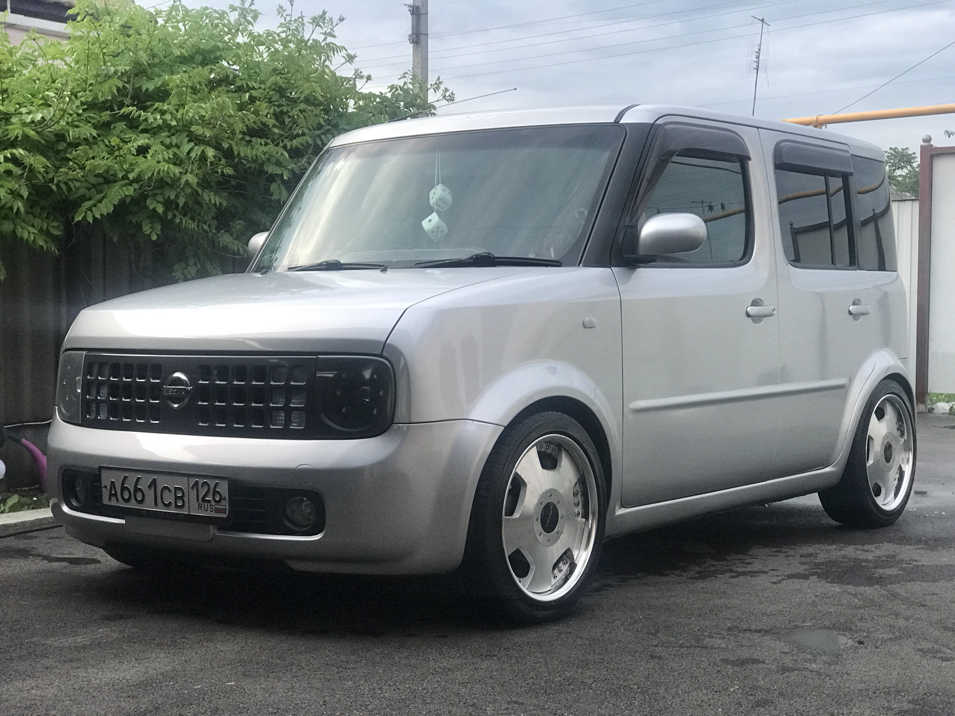 Nissan Cube стенс