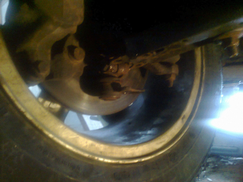 выкрутил 3 болта и вывел из рычага — Volkswagen Golf Mk3