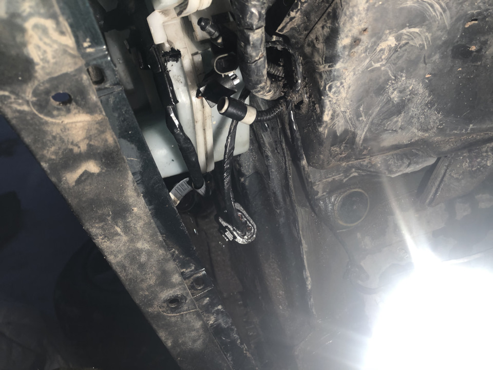 Перестали работать форсунки омывателя, забились сетки — BMW X5 (E70), 3 ...