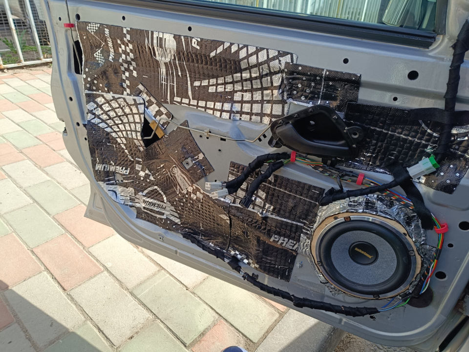 Противный скрип в стороне водителя в салоне — Lada Гранта, 1,6 л, 2014 ...