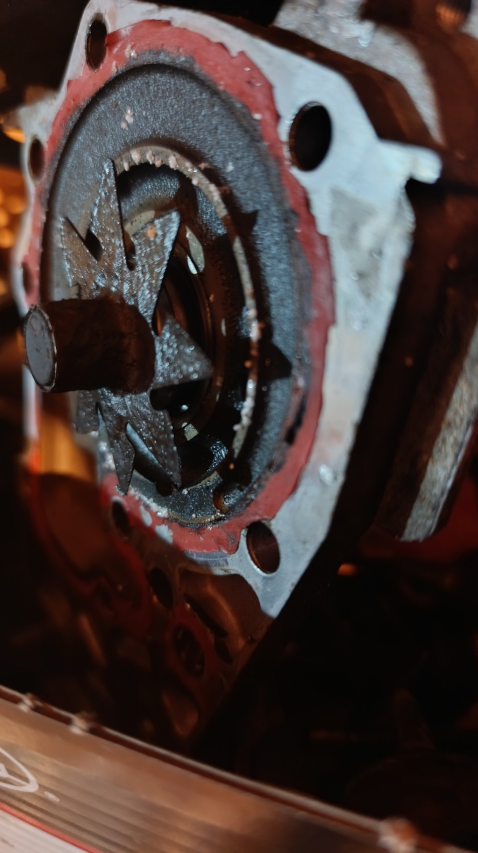 Ни одного выступающего элемента на крыльчатке!))) может это новая методика перекачки поверхностным трением?)))) — Lada Ларгус