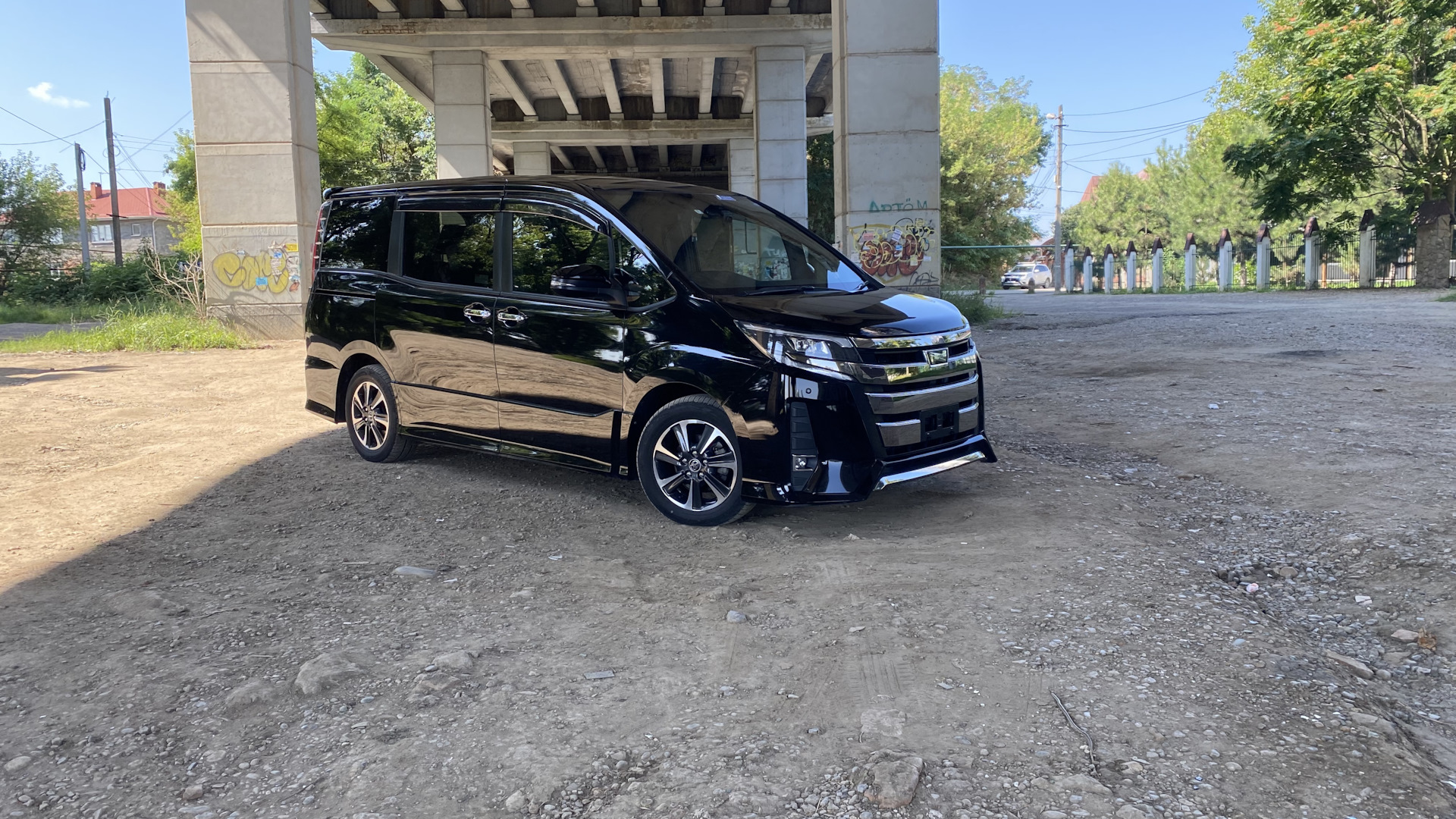 Toyota Noah (3G) 2.0 бензиновый 2018 | 2018 на DRIVE2