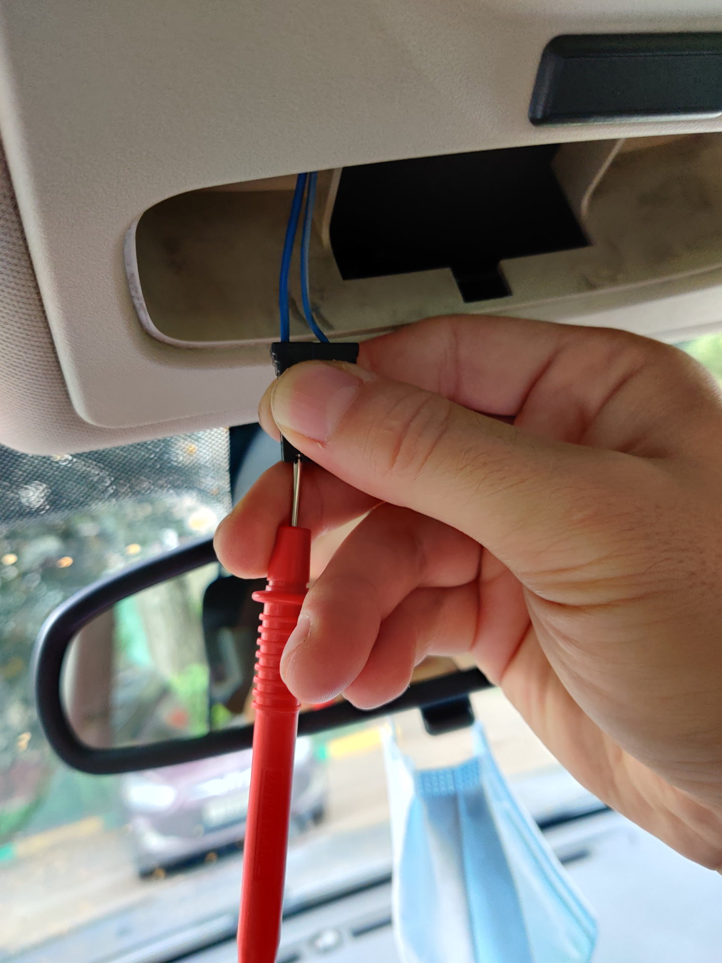 Скрытая установка регистратора. Замена лампы верхнего стоп-сигнала ...