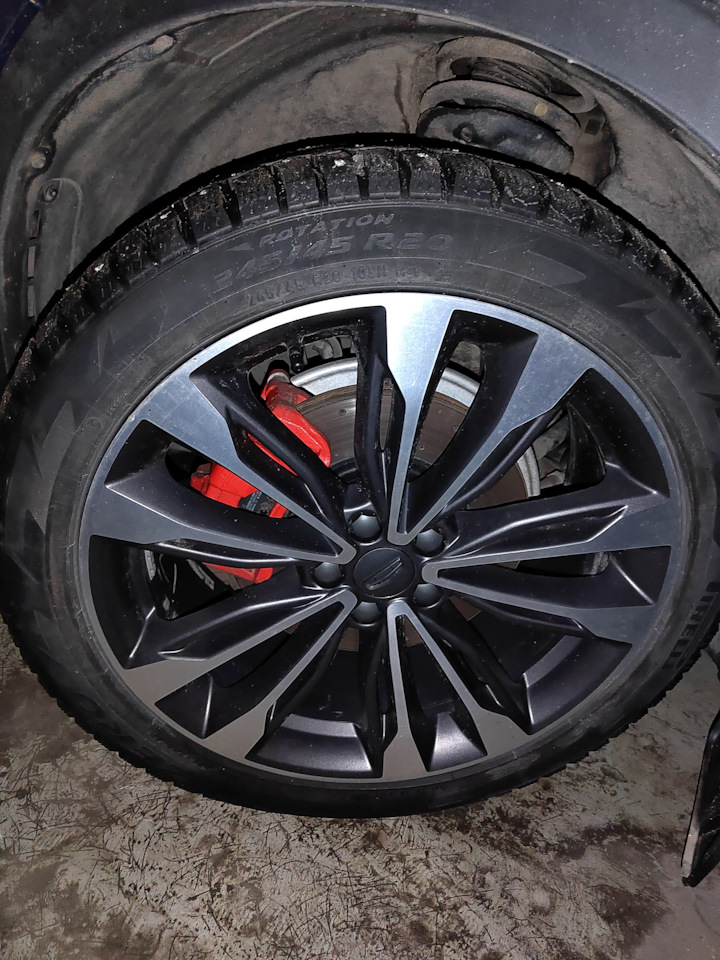 Шины зимние шипованные Pirelli 245/45 R20 на Geely Tugella. Б/у | 33 ...
