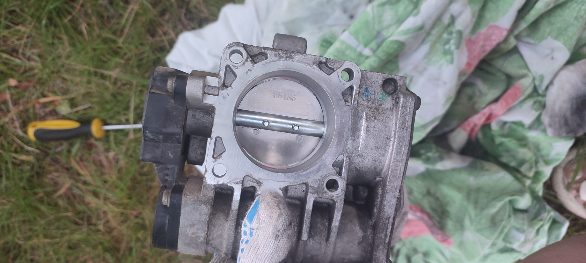 Чистка дроссельной заслонки — LADA Гранта, 1,6 л., 2012 года | своими ...