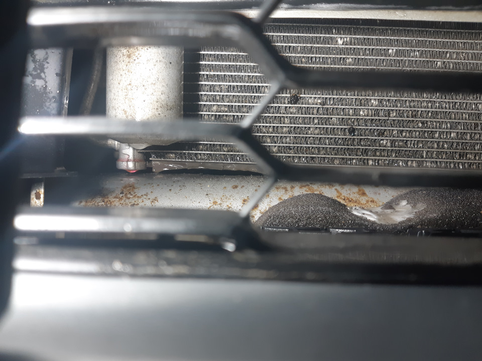 Потек основной радиатор охлаждения. — Lada Приора хэтчбек, 1,6 л, 2014 ...