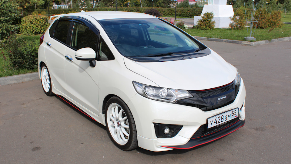 Honda Fit Gk3 L White Pearl Mugen Drive2