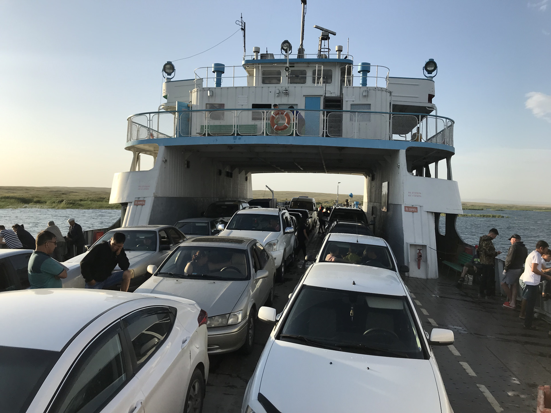 Конаково волга паром. Паромная переправа через керченский пролив. Переправа камышин николаевск. Паромная переправа кинешма заволжск. Теплоход великий устюг.
