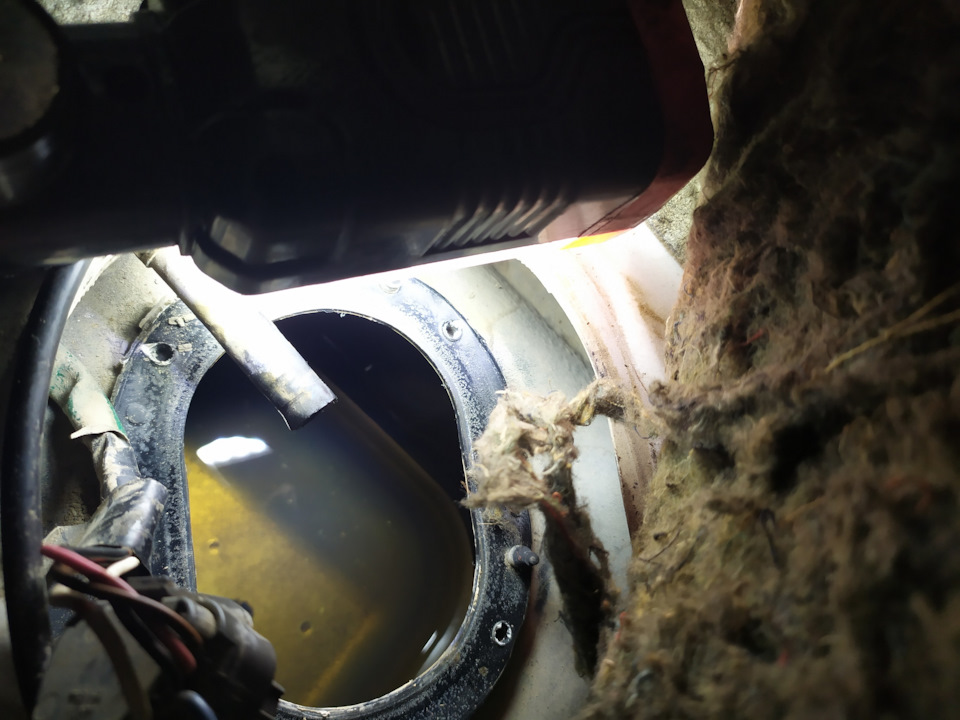 Ну и налет в баке. Хоть просто налет, а не песок. катающийся по баку. — Toyota Estima (I)