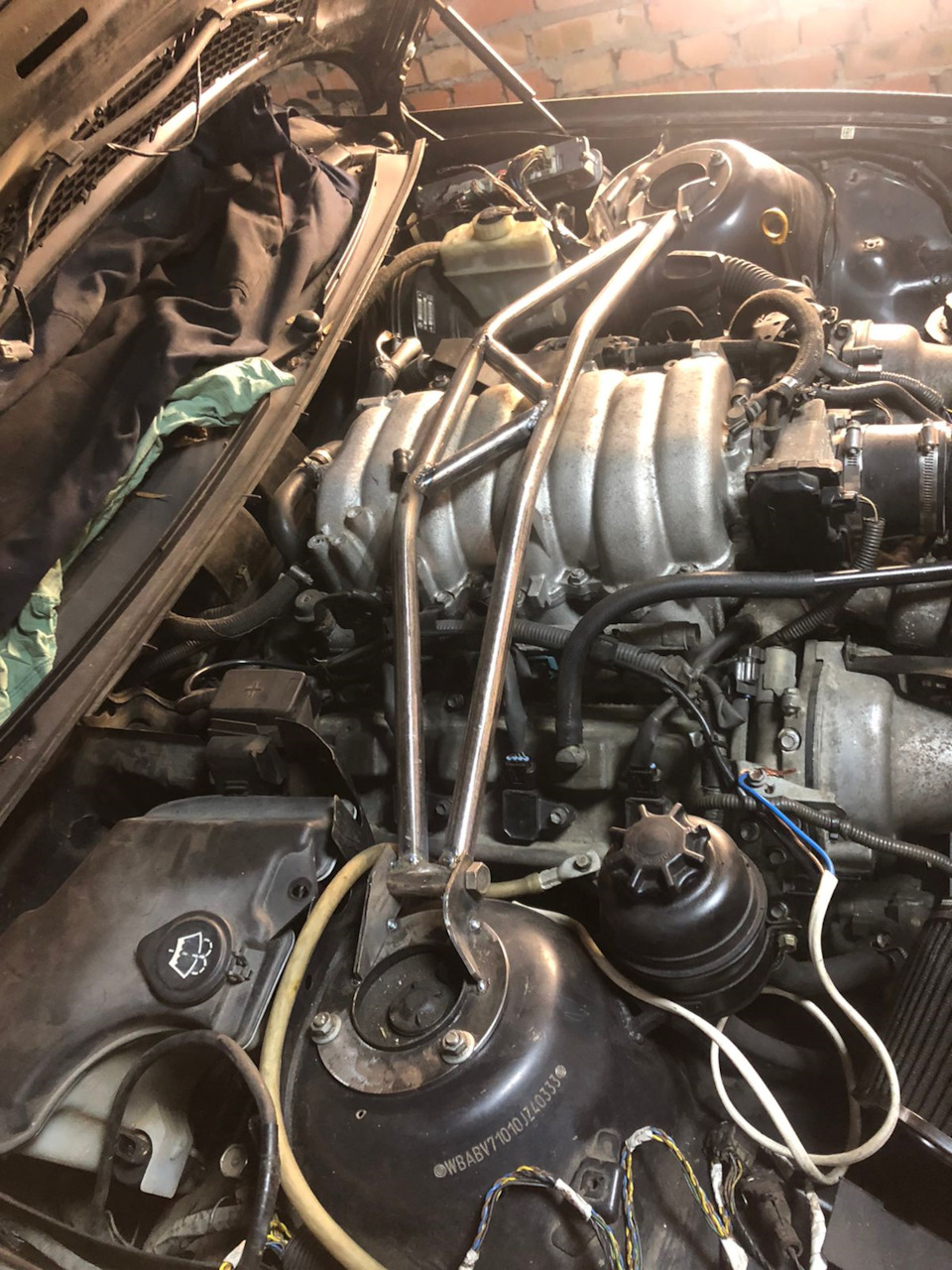 Распорка стаканов и бачек омывателя фар bmw e46 coupe v8 3 uz Бмв е46 ...