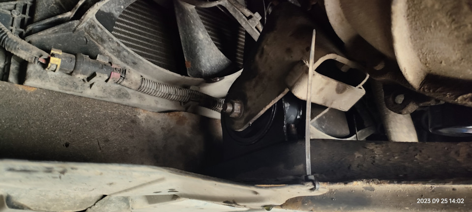 Стук с лева при трогании. Поменял подушки двигателя. — Geely Emgrand ...