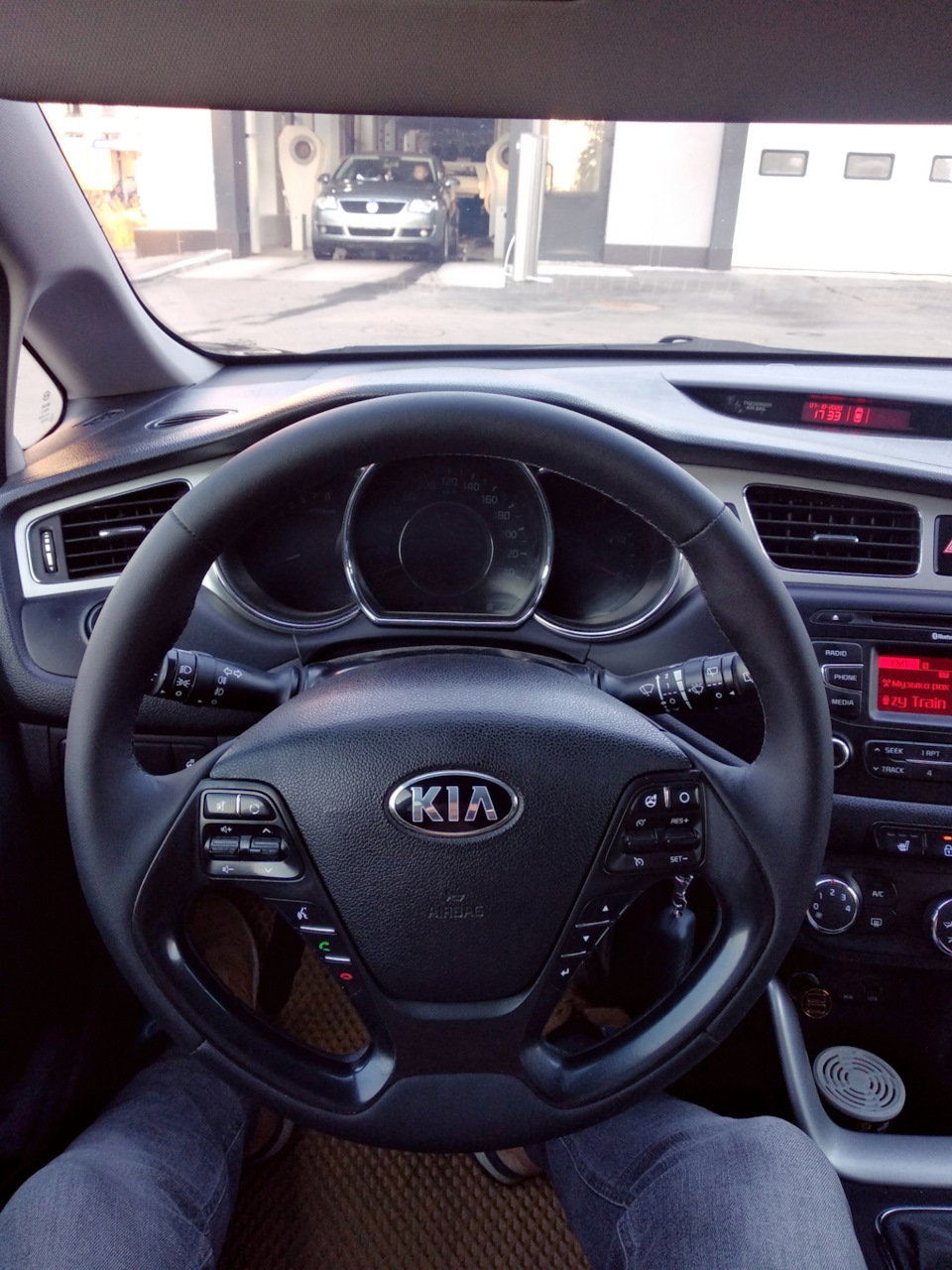 Перешил руль, ручку КПП и ручника — KIA Ceed (2G), 1,6 л., 2013 года ...