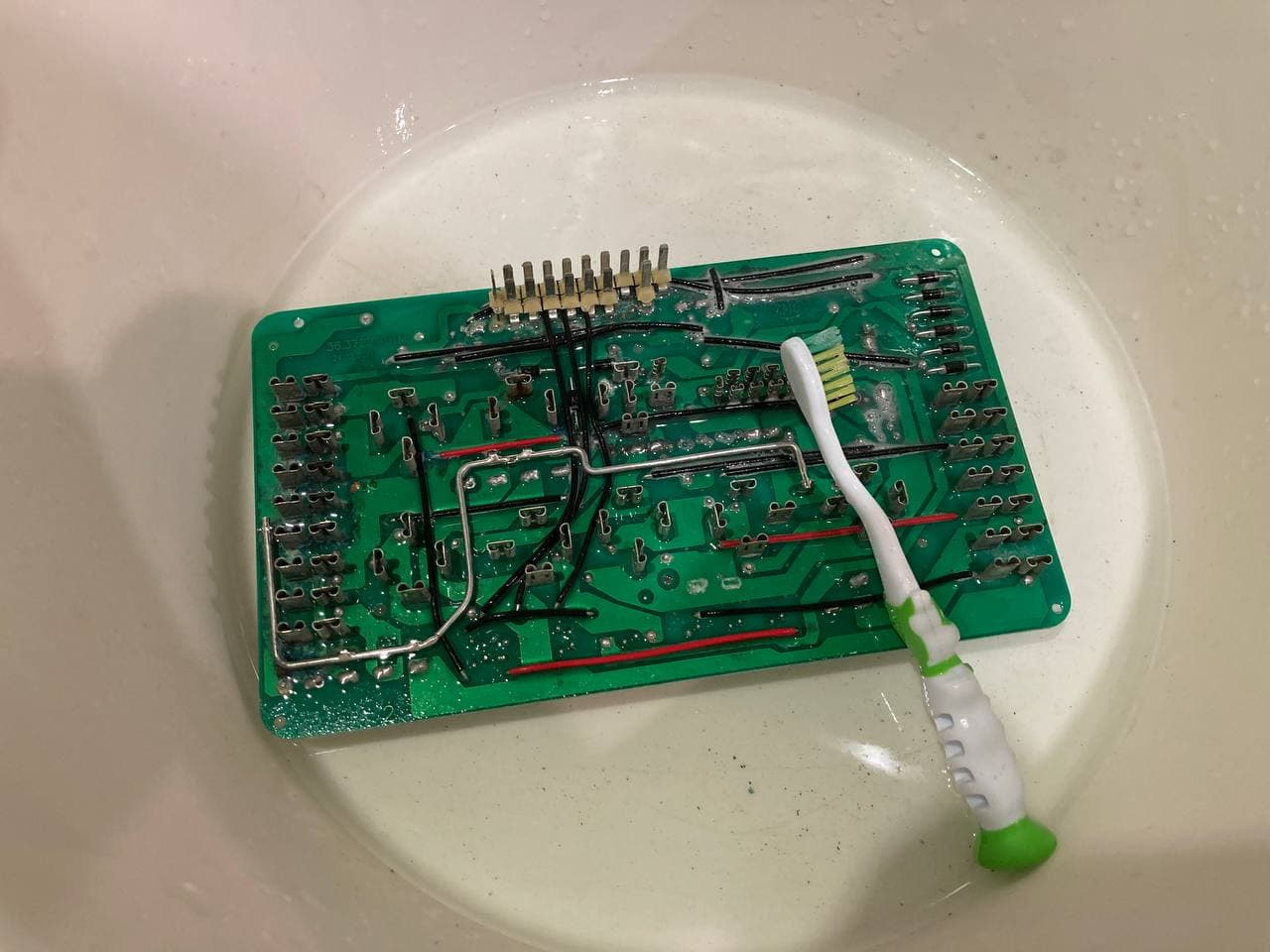 Чистка монтажного блока и замена реле стартера — Lada 2114, 1,6 л, 2011 ...