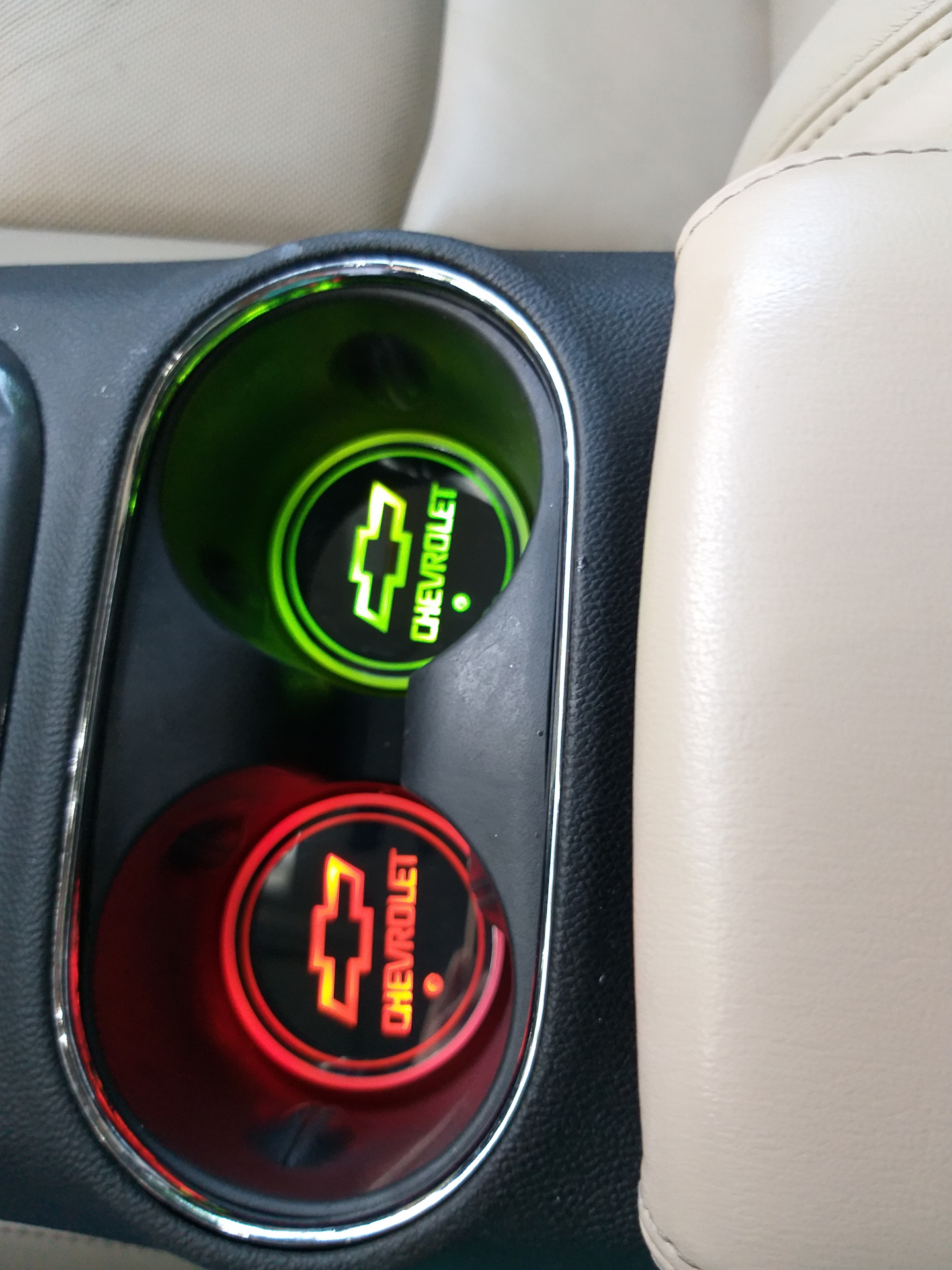 Необычные подстаканники — Chevrolet Volt (1G), 1,4 л, 2012 года