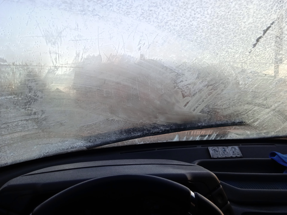 Замерзает лобовое стекло — Lada 21101, 1,6 л, 2006 года | другое | DRIVE2