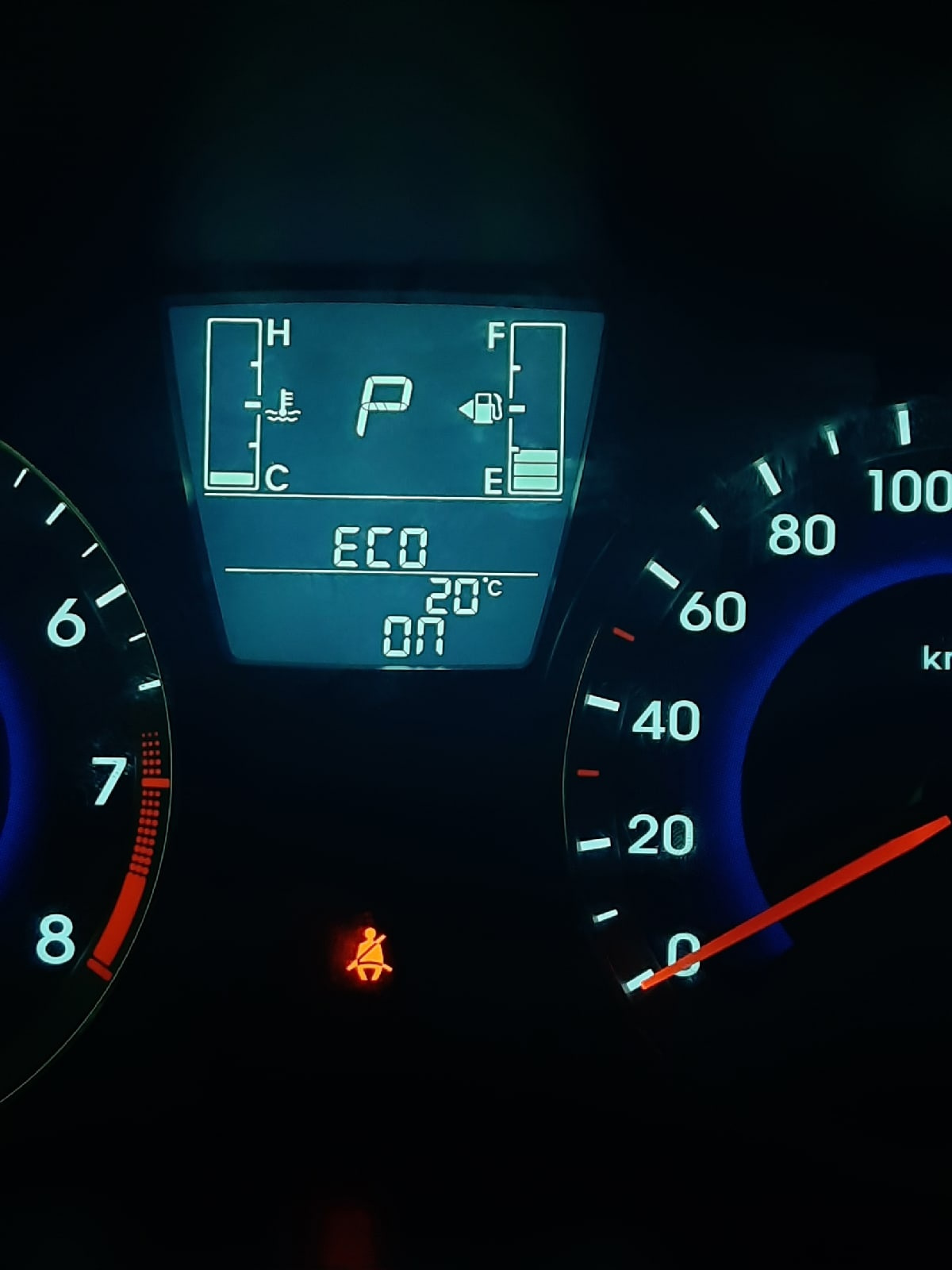 Солярис загорается аккумулятор. Hyundai solaris панель приборов. панель приборов солярис 2018. значки на панели хендай солярис 2018. снежинка на панели приборов солярис.