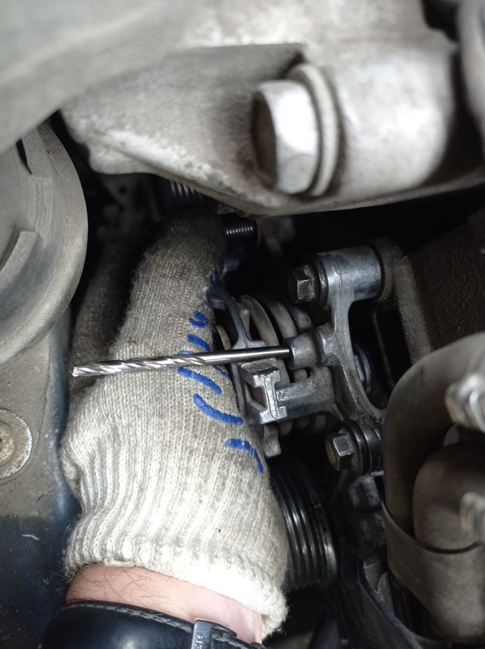 Снятие ремня и ролика — Citroen C5 (2G)