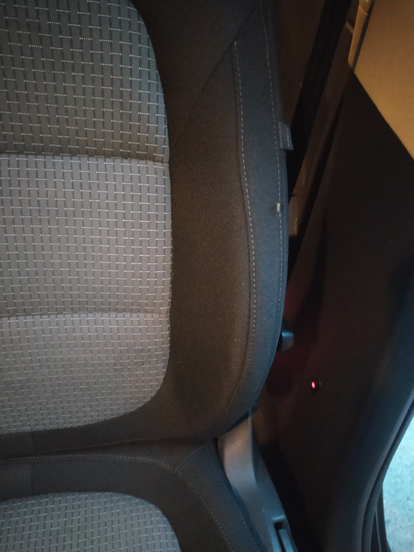 Ремонт обивки кресла пилота — Skoda Superb Mk2, 1,8 л, 2011 года ...