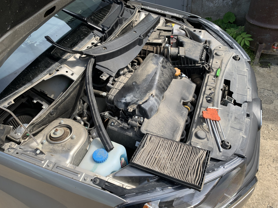 Замена салонного фильтра — Lada Гранта (2G) FL, 1,6 л, 2019 года ...