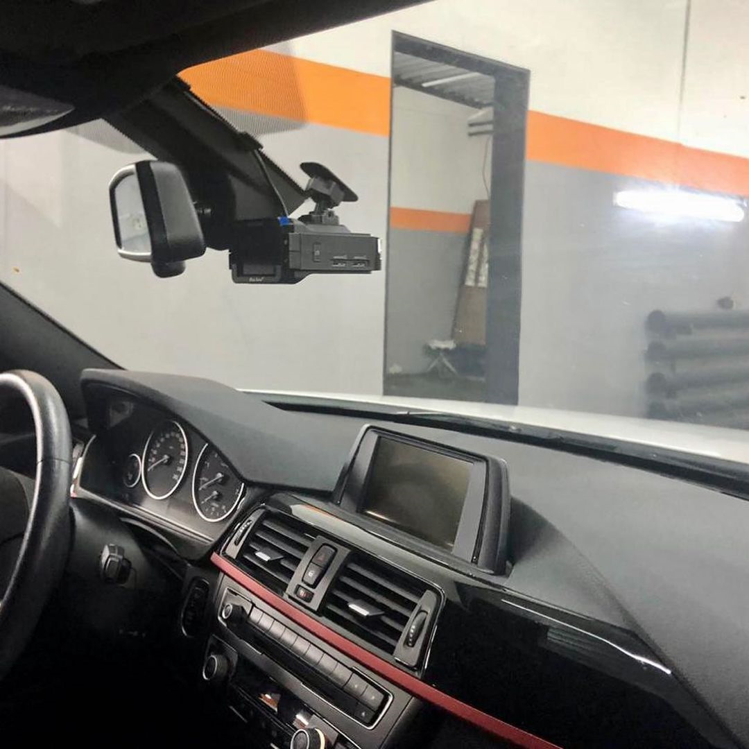 BMW 3 скрытая установка видеорегистратора — АвтоАзарт на DRIVE2