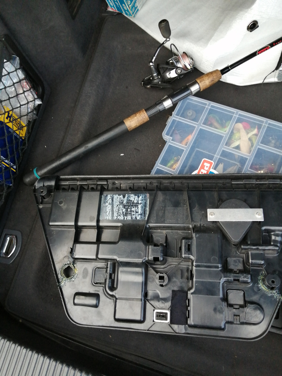 Замена ящика для инструментов в крышке багажника — Audi A8 (D3), 3,7 л ...