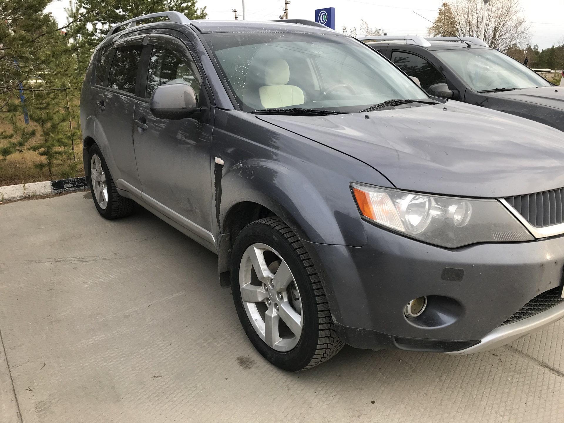 Аутлендер хл 2008 года. Митсубиси Аутлендер XL 2008. Outlander XL 2008. Mitsubishi Outlander ХЛ 2008. Митсубиси Аутлендер 2011 XL серый.