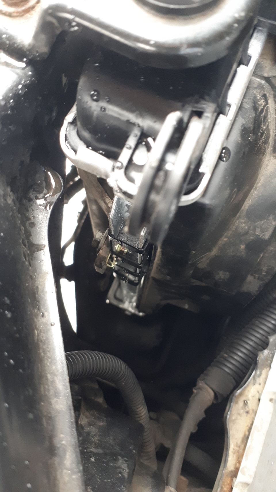 Устранение течи из трубки охлаждения масла акпп с заменой радиатора ...