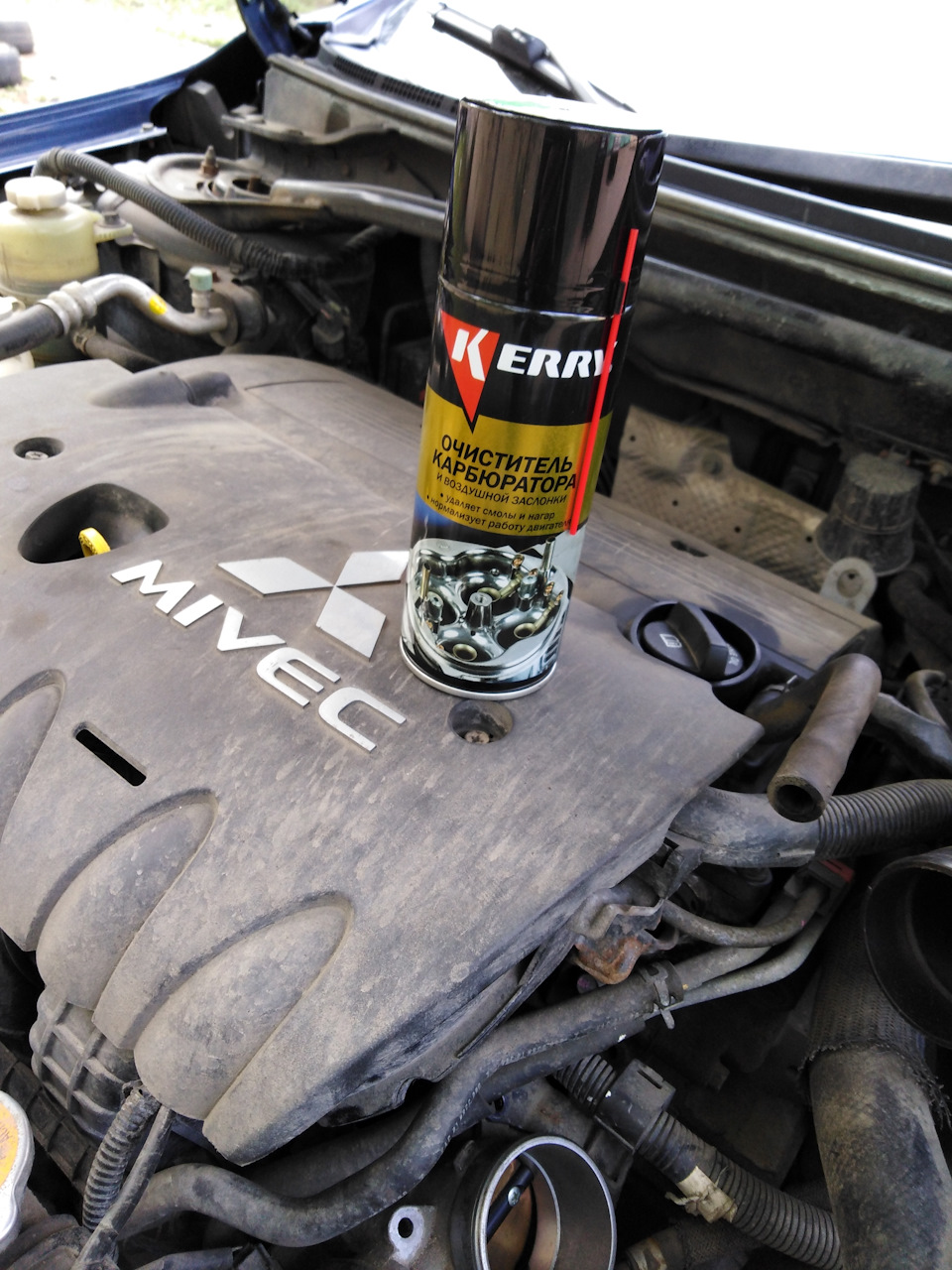 Чистка воздушной заслонки. — Mitsubishi Lancer X, 2 л, 2007 года ...